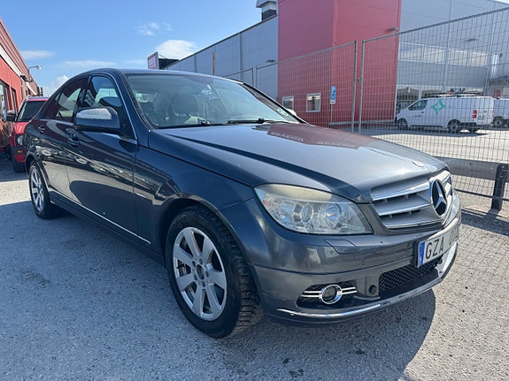 Mercedes-Benz C200 30 of 30