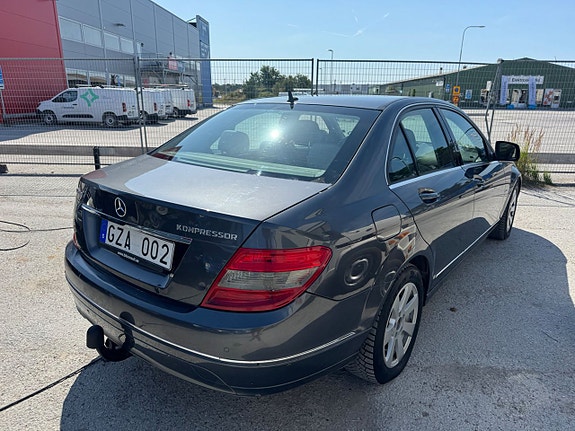 Mercedes-Benz C200 9 of 30