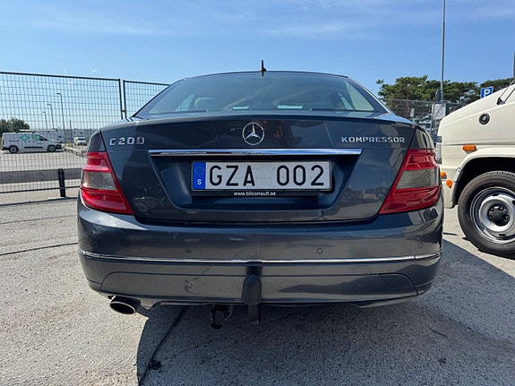Mercedes-Benz C200 14 of 30