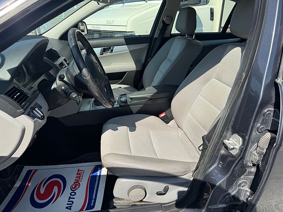 Mercedes-Benz C200 13 of 30