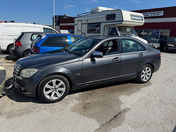 Mercedes-Benz C200 4 of 5