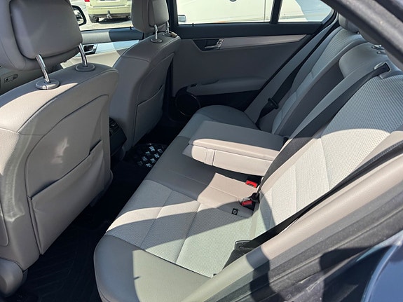 Mercedes-Benz C200 18 of 30