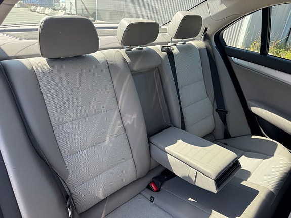 Mercedes-Benz C200 22 of 30