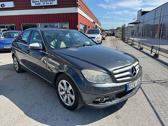 Mercedes-Benz C200 8 of 30