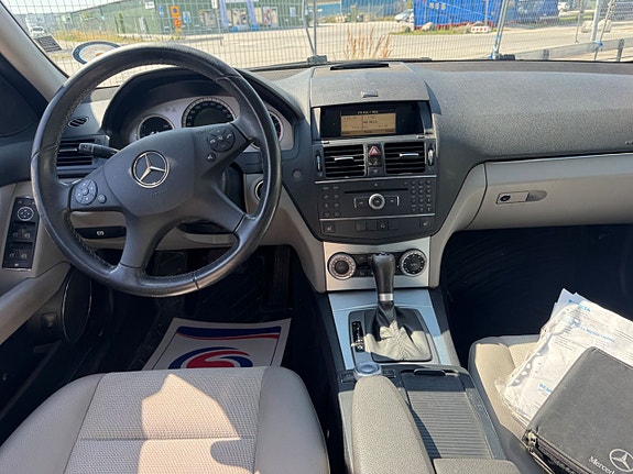 Mercedes-Benz C200 17 of 30