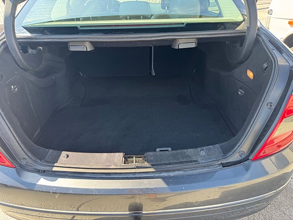 Mercedes-Benz C200 21 of 30
