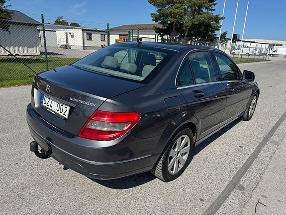 Mercedes-Benz C200 3 of 5