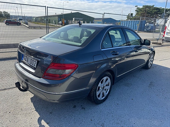 Mercedes-Benz C200 27 of 30