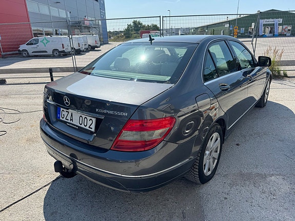 Mercedes-Benz C200 19 of 30