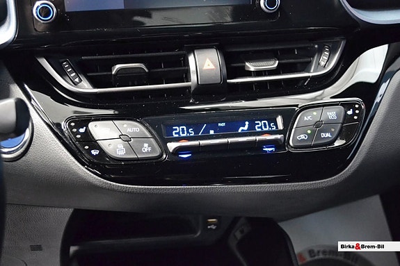Toyota C-HR 12 of 15