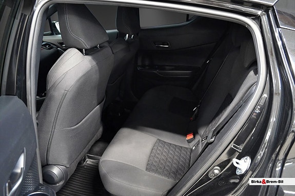 Toyota C-HR 10 of 15