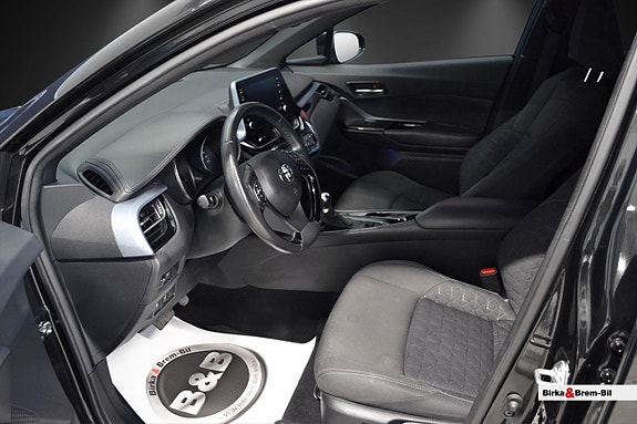 Toyota C-HR 9 of 15