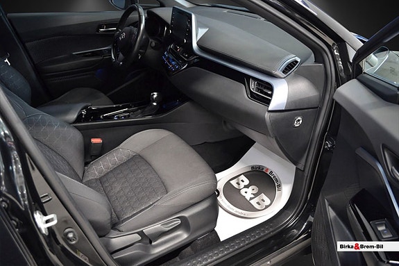 Toyota C-HR 14 of 15