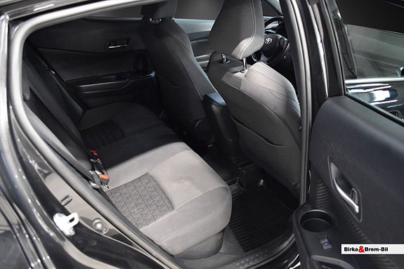 Toyota C-HR 15 of 15