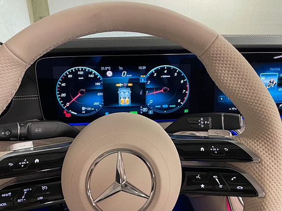 Mercedes-Benz E200 15 of 21