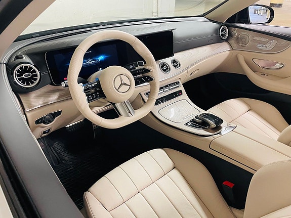 Mercedes-Benz E200 9 of 21