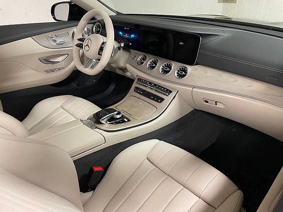Mercedes-Benz E200 10 of 21