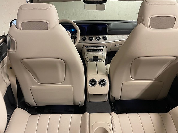 Mercedes-Benz E200 11 of 21