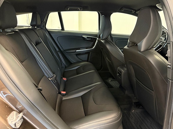 Volvo V60 Cross Country 8 of 12