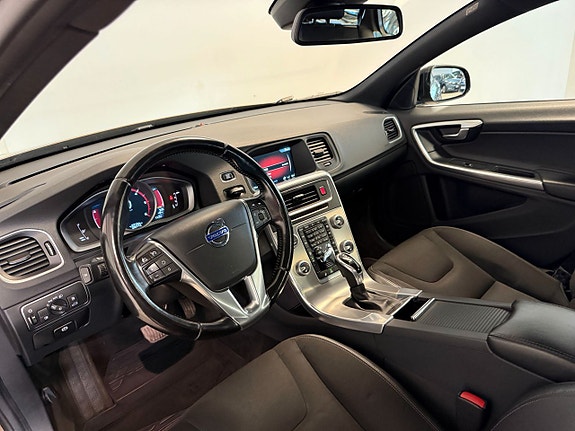 Volvo V60 Cross Country 6 of 12
