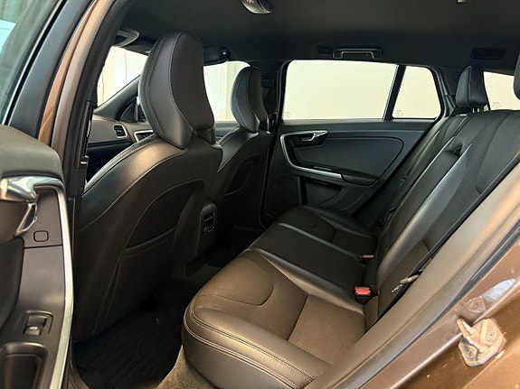 Volvo V60 Cross Country 7 of 12