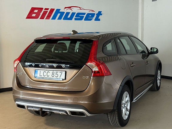 Volvo V60 Cross Country 3 of 5