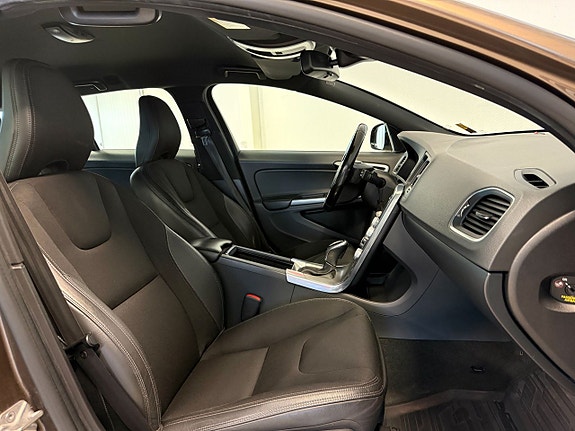 Volvo V60 Cross Country 9 of 12