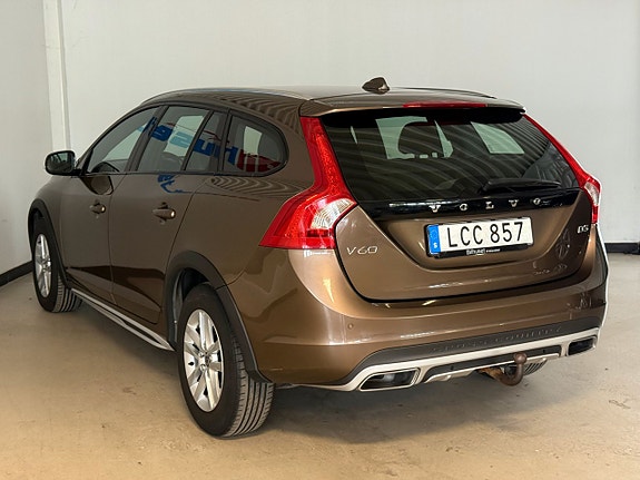 Volvo V60 Cross Country 4 of 5