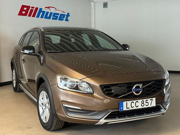 Volvo V60 Cross Country 2 of 5