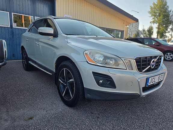 Volvo XC60 2 of 7