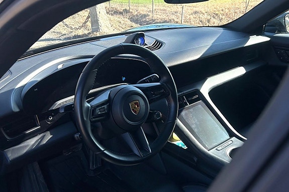 Porsche Taycan 4 9 of 19