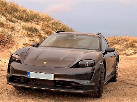 Porsche Taycan 4 16 of 19