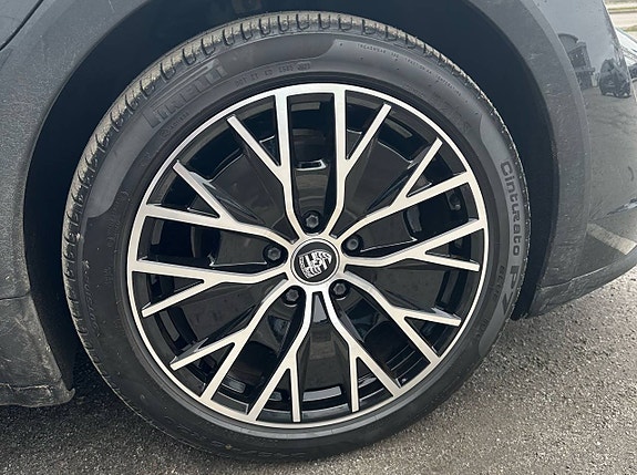 Porsche Taycan 4 5 of 5