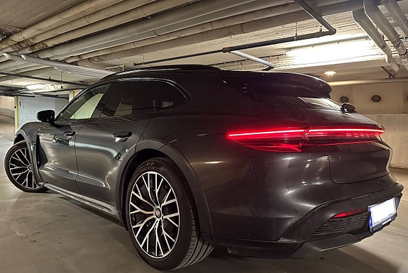Porsche Taycan 4 3 of 5