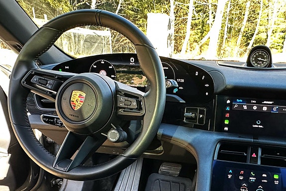 Porsche Taycan 4 8 of 19