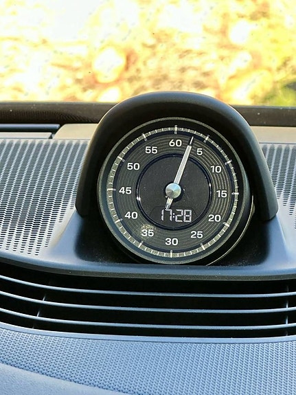 Porsche Taycan 4 10 of 19