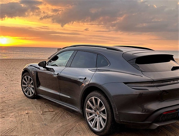 Porsche Taycan 4 15 of 19
