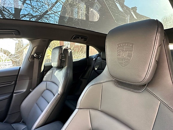 Porsche Taycan 4 7 of 19