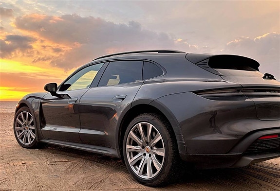 Porsche Taycan 4 14 of 19