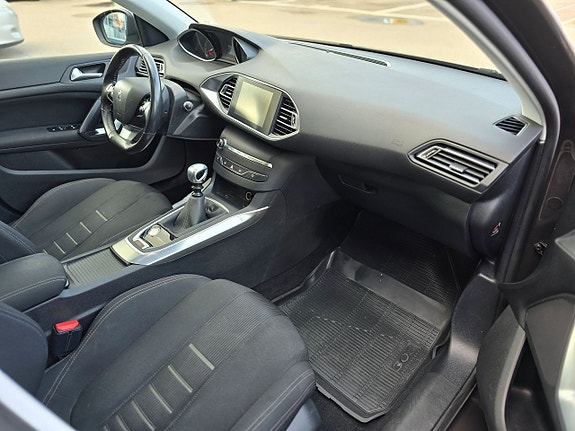 Peugeot 308 5 of 9