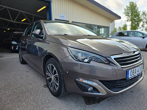 Peugeot 308 2 of 9