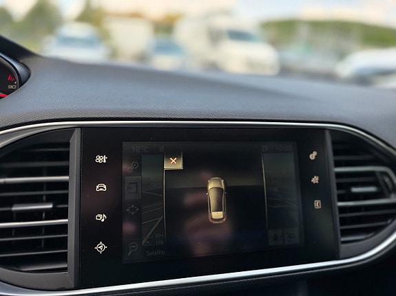 Peugeot 308 8 of 9