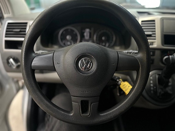 Volkswagen Caravelle 9 of 22