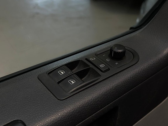 Volkswagen Caravelle 11 of 22