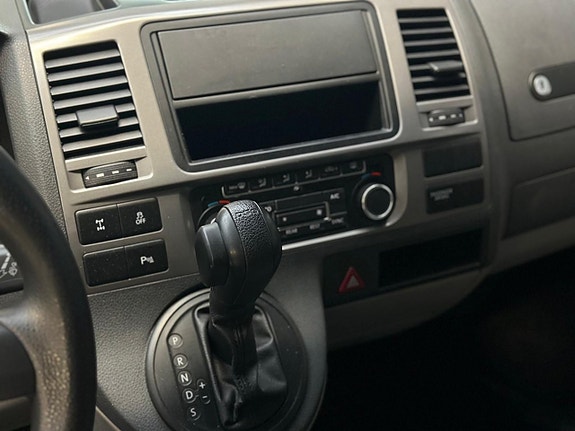 Volkswagen Caravelle 13 of 22