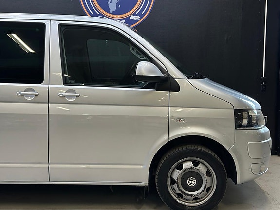 Volkswagen Caravelle 4 of 5