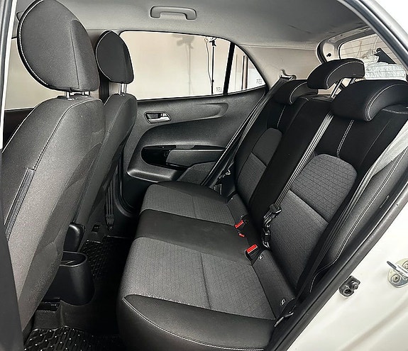 Kia Picanto 11 of 22