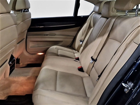 BMW 740Li 18 of 27