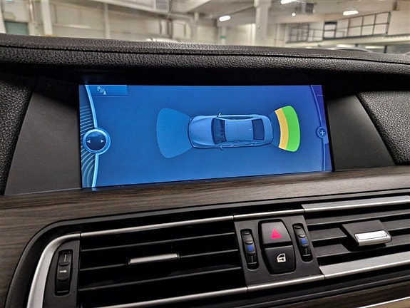 BMW 740Li 23 of 27