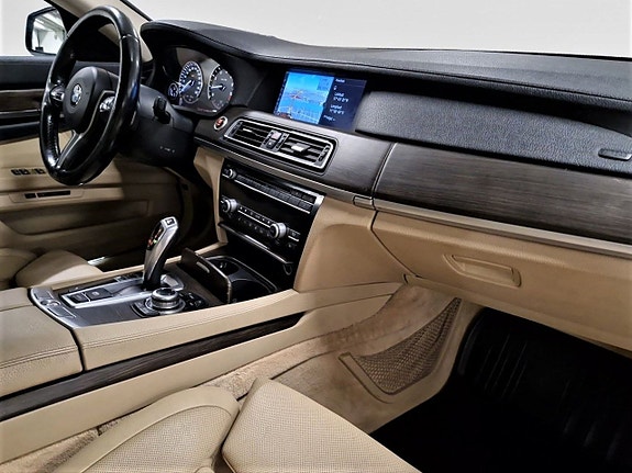 BMW 740Li 13 of 27